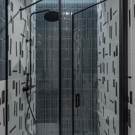 דירה Sleek And New Studio, Monaco *