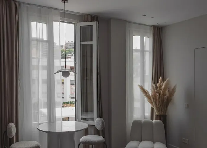 Sleek And New Studio, Monaco * ボーソレイユ